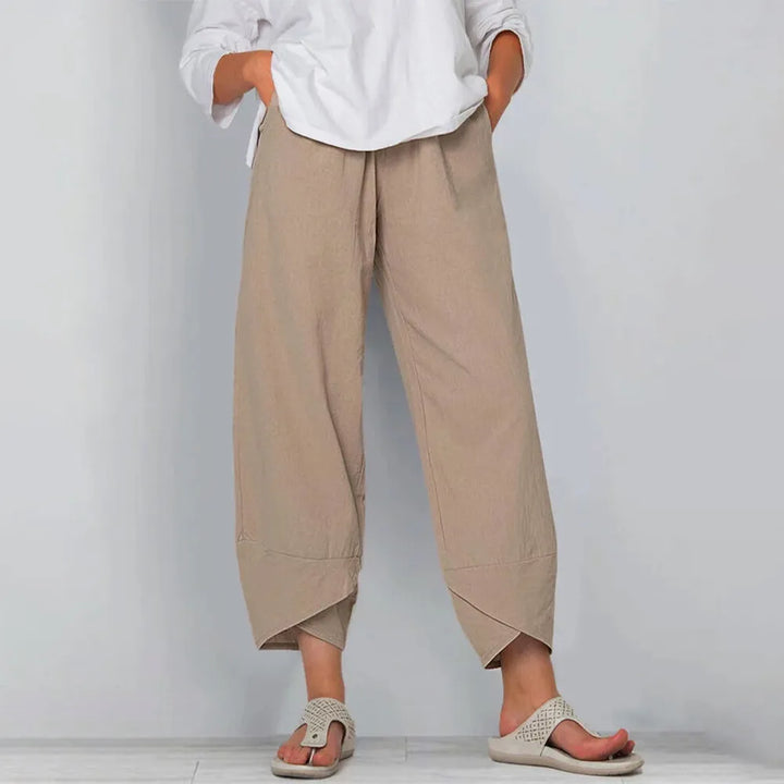 Damen Culotte Hose mit weitem Bein und hohem Bund, perfekt für bequeme Freizeitlooks.