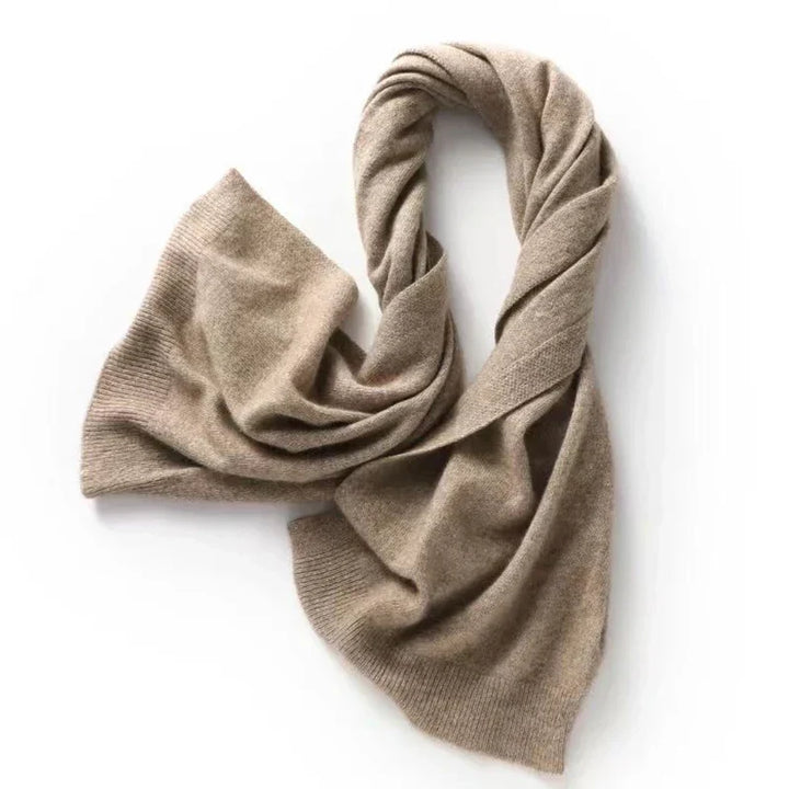 Luxuriöser Damen Kuschelschal, zeitlos elegant, spendet wohlige Wärme im Winter.