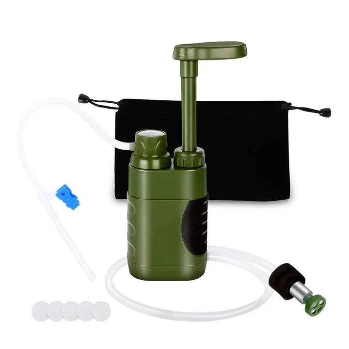 Tragbarer Outdoor-Wasserfilter für sicheres Trinkwasser beim Camping, Wandern und Survival.