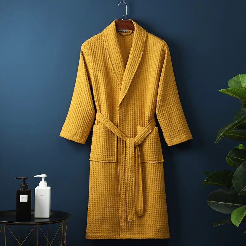 Hochwertiger Bademantel für Damen & Herren. Weich, saugfähig und perfekt für Komfort Zuhause.
