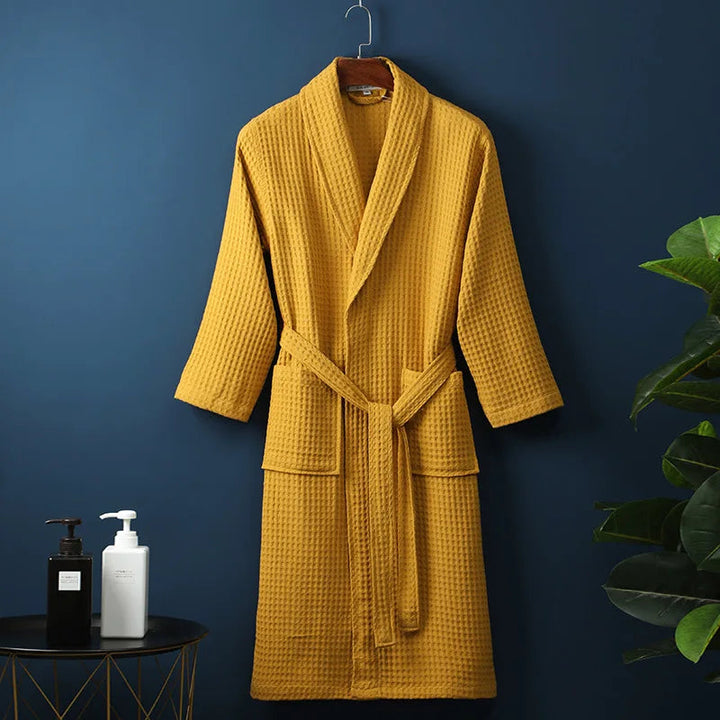 Hochwertiger Bademantel für Damen & Herren. Weich, saugfähig und perfekt für Komfort Zuhause.