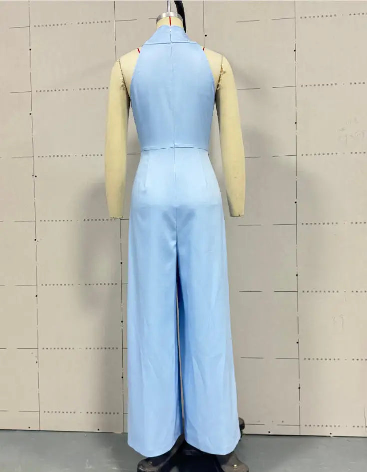 Damen Overall im Casual Chic Look. Tiefes V-Neck, Schnürdetails & luftiges weites Bein für stilvolle Auftritte.