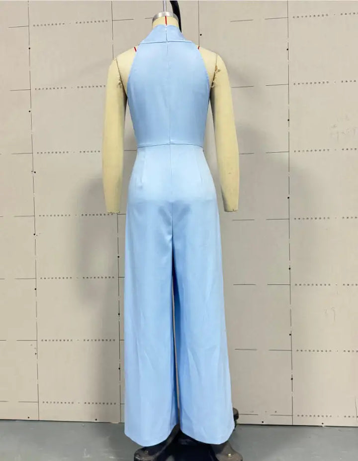 Damen Overall im Casual Chic Look. Tiefes V-Neck, Schnürdetails & luftiges weites Bein für stilvolle Auftritte.