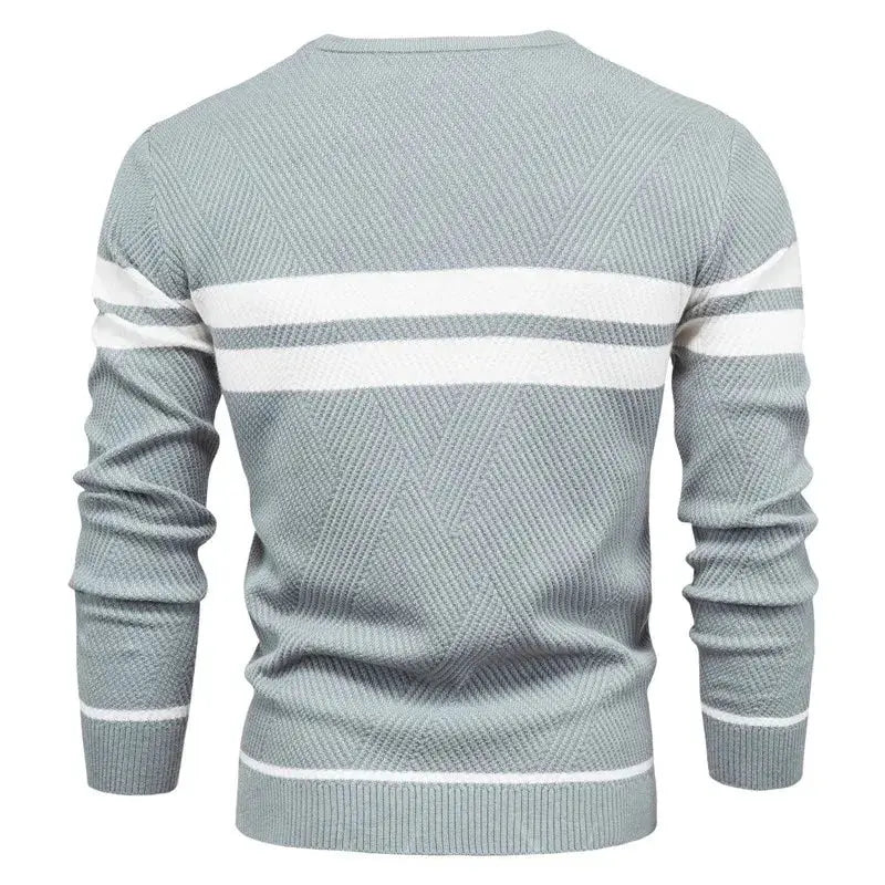 Komfortabler Basic Herren Pullover, ideal für Herbst & Winter. Weiches Langarm-Design für entspannte Tage.