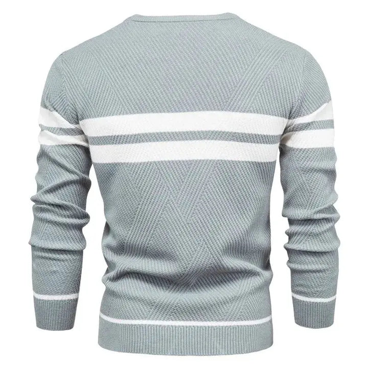 Komfortabler Basic Herren Pullover, ideal für Herbst & Winter. Weiches Langarm-Design für entspannte Tage.