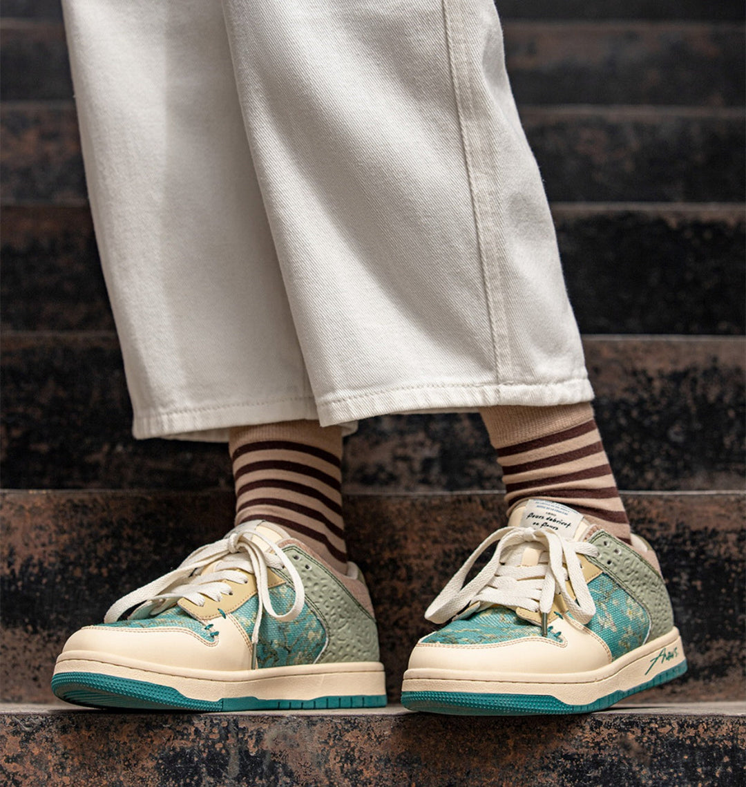 Stylische Damen- & Herren-Sneaker mit künstlerischem Mandelblüten-Print, ideal für Urban-Streetwear.
