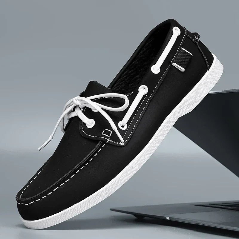 Robuste Herren Freizeitschuhe mit strapazierfähiger Komfortsohle & modischer Kontrastnaht.