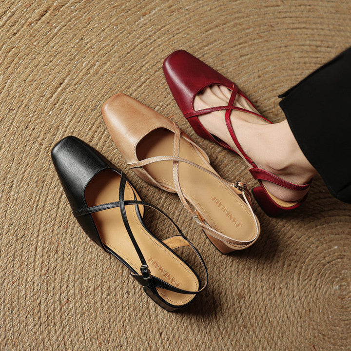 Stilvolle Partyschuhe: Beige Damen Pumps mit Riemchen & stabilem Blockabsatz.