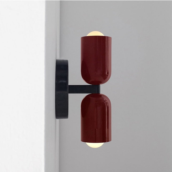 Elegante farbige Glas-Metall-Wandlampe, modernes Design für Wohnzimmer und Schlafzimmer.