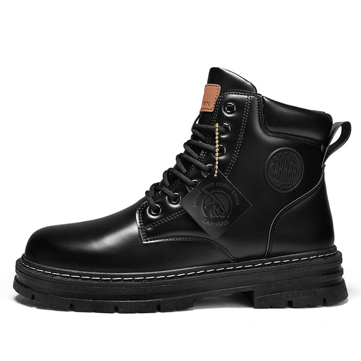 Knöchelhohe Herren Schnürstiefel, wasserdicht und bequem. Ideale Wanderschuhe für raues Gelände und Alltag.