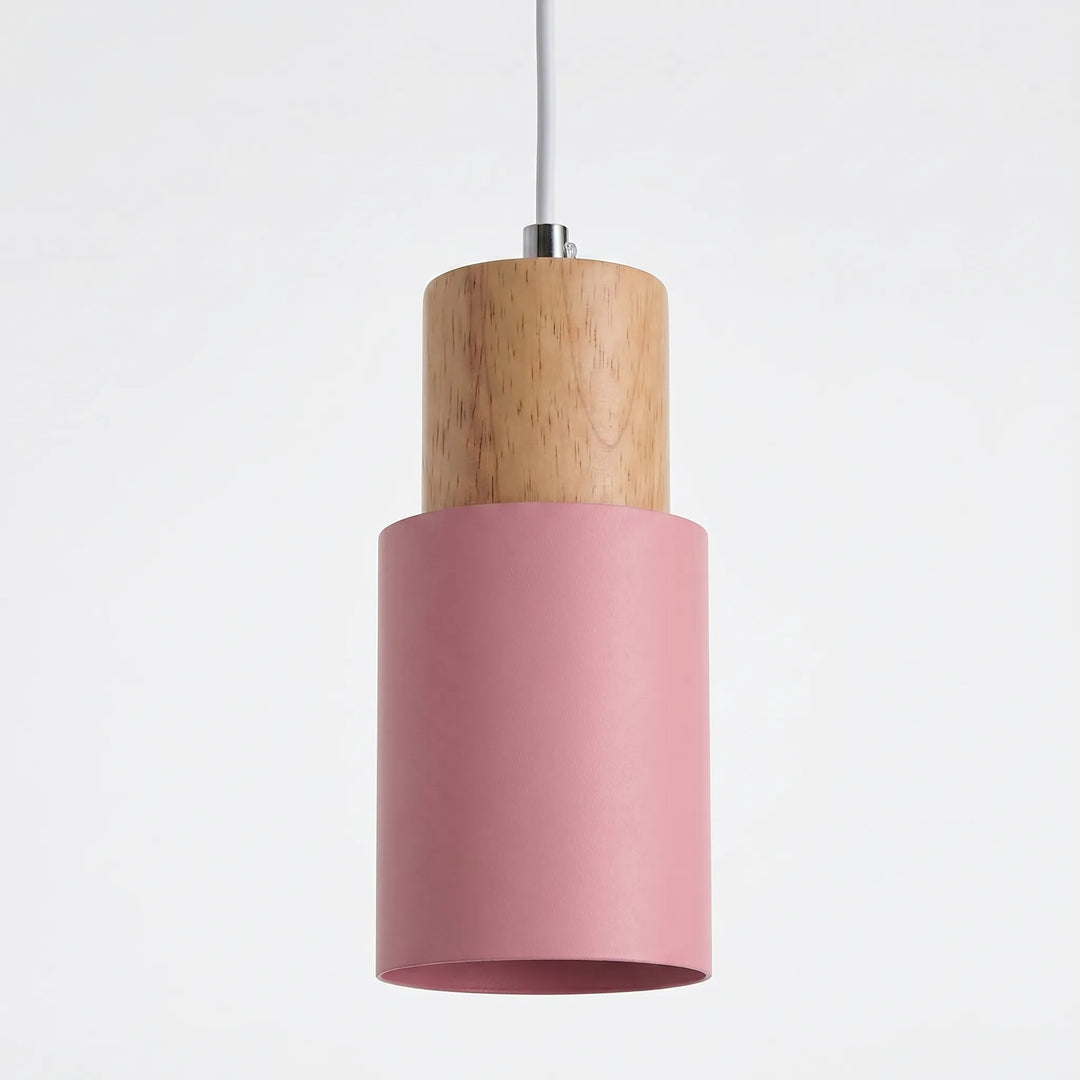 Moderne zylindrische Pendelleuchte aus Holz & Metall, vielseitig für skandinavische Einrichtungen.