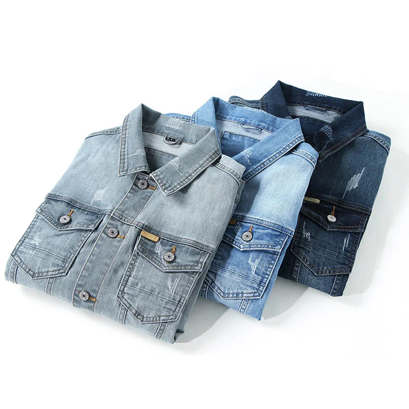 Klassische blaue Herren Jeansjacke, Langarm. Perfekt für lässigen Alltagsstil und hohen Komfort.