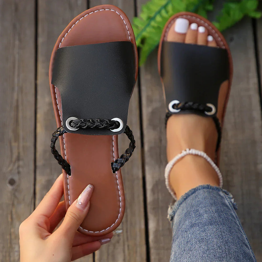 Minimalistische Damen Zehentrenner, flach & bequem. Perfekte Sommerschuhe für Strand, Urlaub oder entspannte Tage.