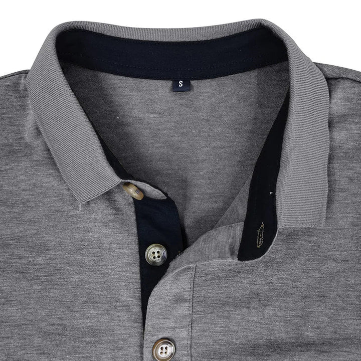Slim Fit Langarmshirt für Herren mit Knopfleiste. Aktueller Trend der Herrenmode.