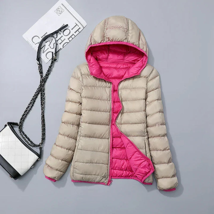 Übergangs-Kapuzenjacke für Frauen, leicht, atmungsaktiv, wendbar, in eleganten Farbkombinationen.