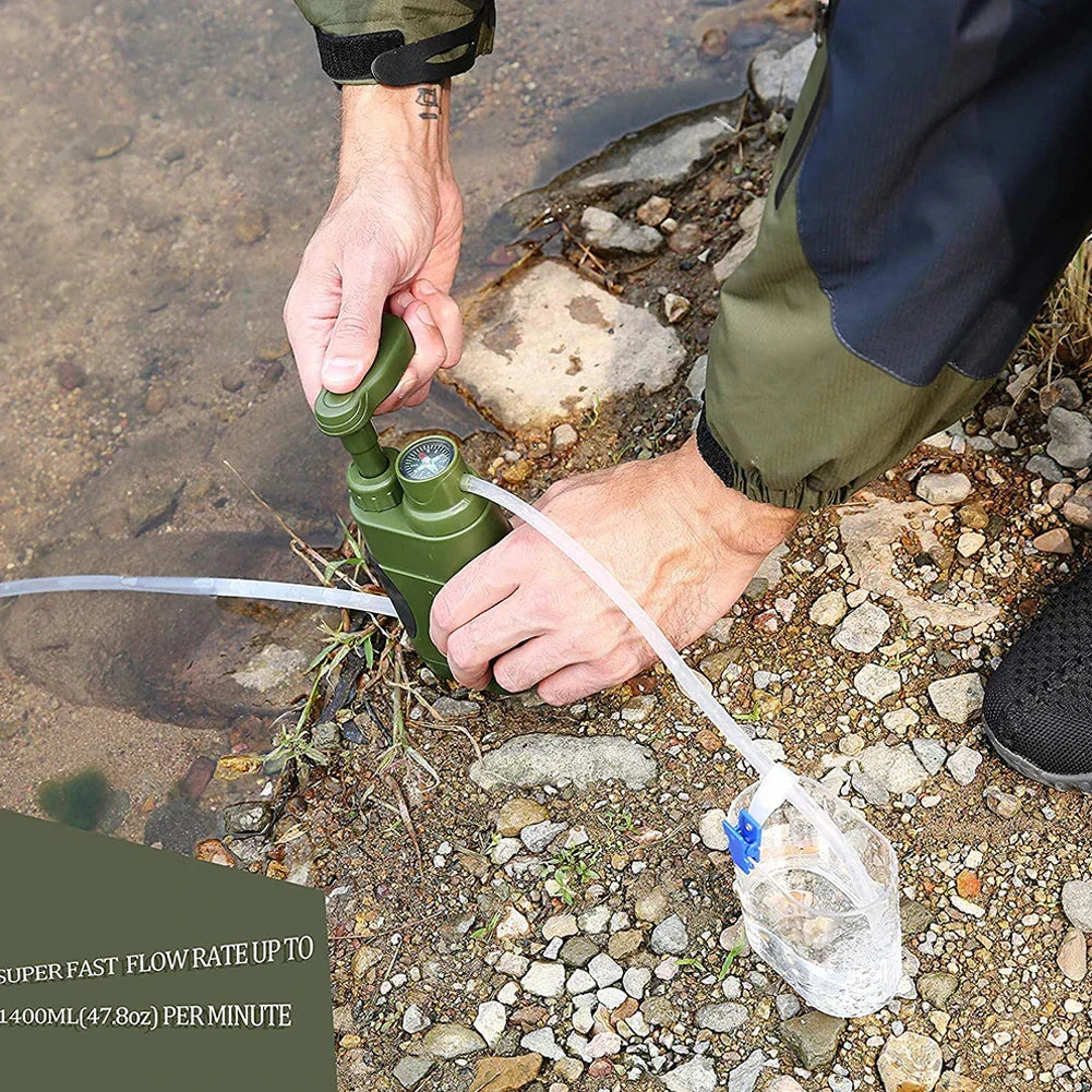 Outdoor-Wasserfilter für Camping & Wandern, sichert reines Trinkwasser aus Flüssen und Seen.