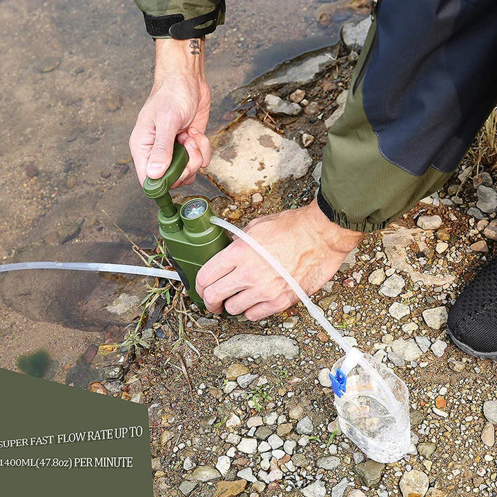 Outdoor-Wasserfilter für Camping & Wandern, sichert reines Trinkwasser aus Flüssen und Seen.