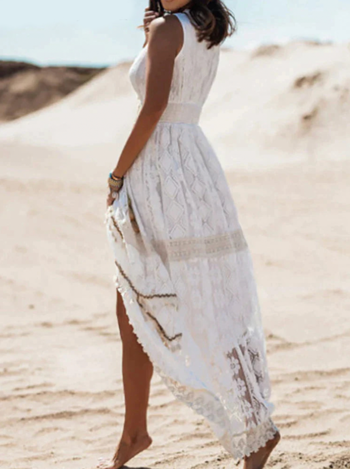 Elegantes, bequemes Damen Boho Sommerkleid in Beige/Weiß, fließender Schnitt für feminine Frühlings-Looks.