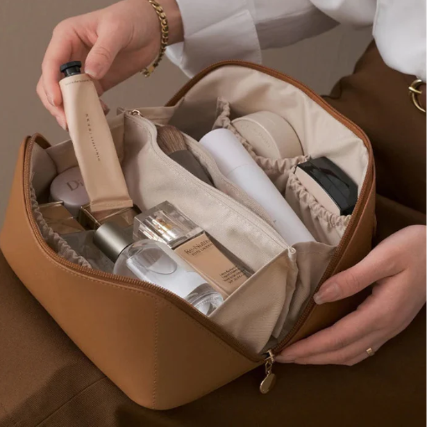 Modernes Damen Luxe Beautycase, ein eleganter Reise Makeup Organizer. Stilvolle Kosmetikaufbewahrung für jede Dame.