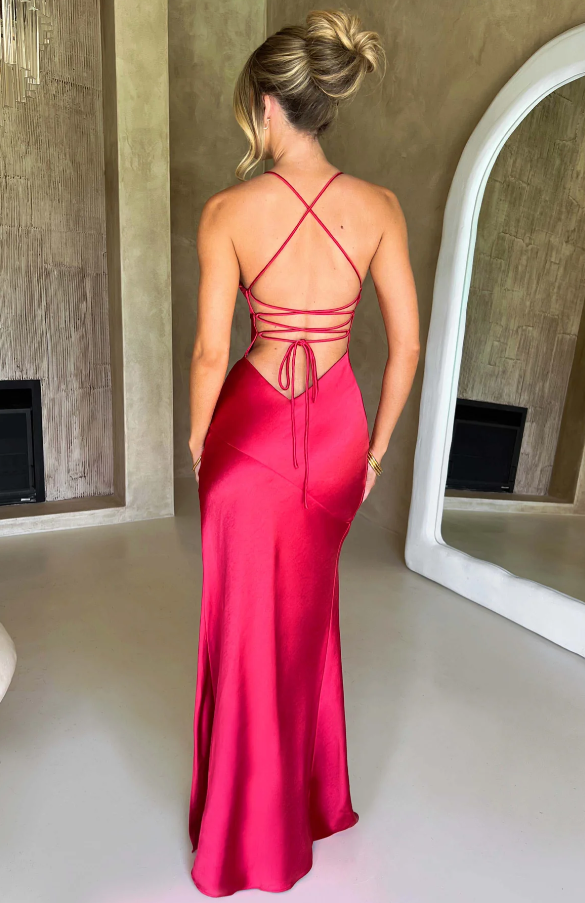 Glamouröses Abendkleid für Damen. Maxikleid mit Beinschlitz, verführerischem V-Ausschnitt & seitlichen Cut-Outs.