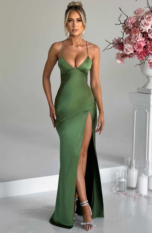Langes Sommerkleid Damen: Ärmelloses Maxikleid mit hohem Beinschlitz, elegantem V-Ausschnitt & Cut-Out-Design.