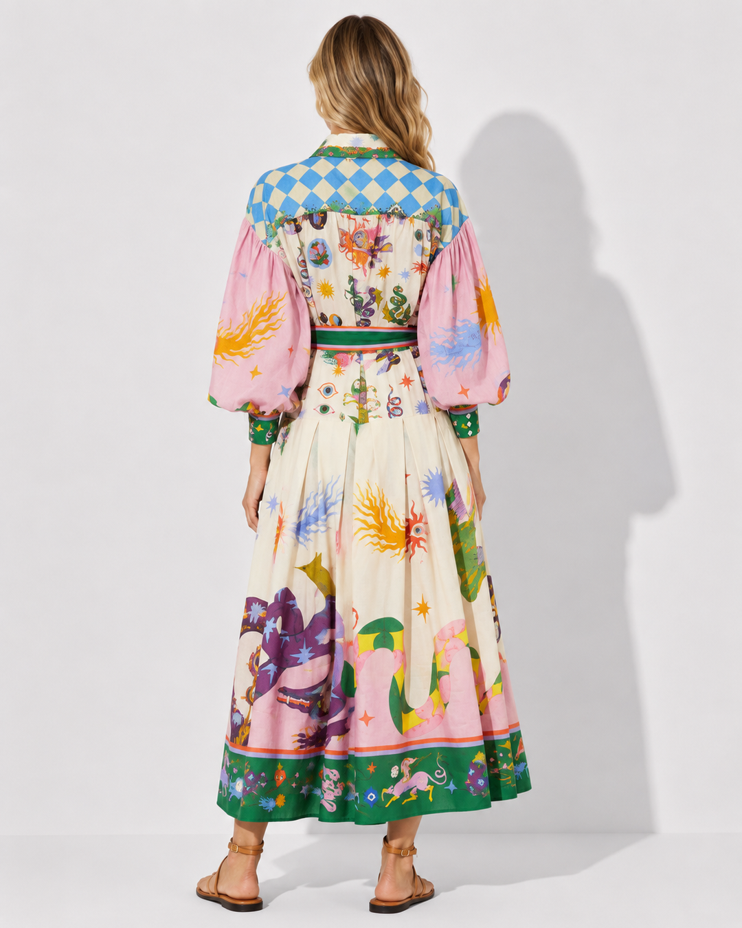 Lila Retro Maxikleid für Damen mit Langarm. Ein elegantes Kleid im A-Linie Schnitt, ideal für festliche Anlässe.