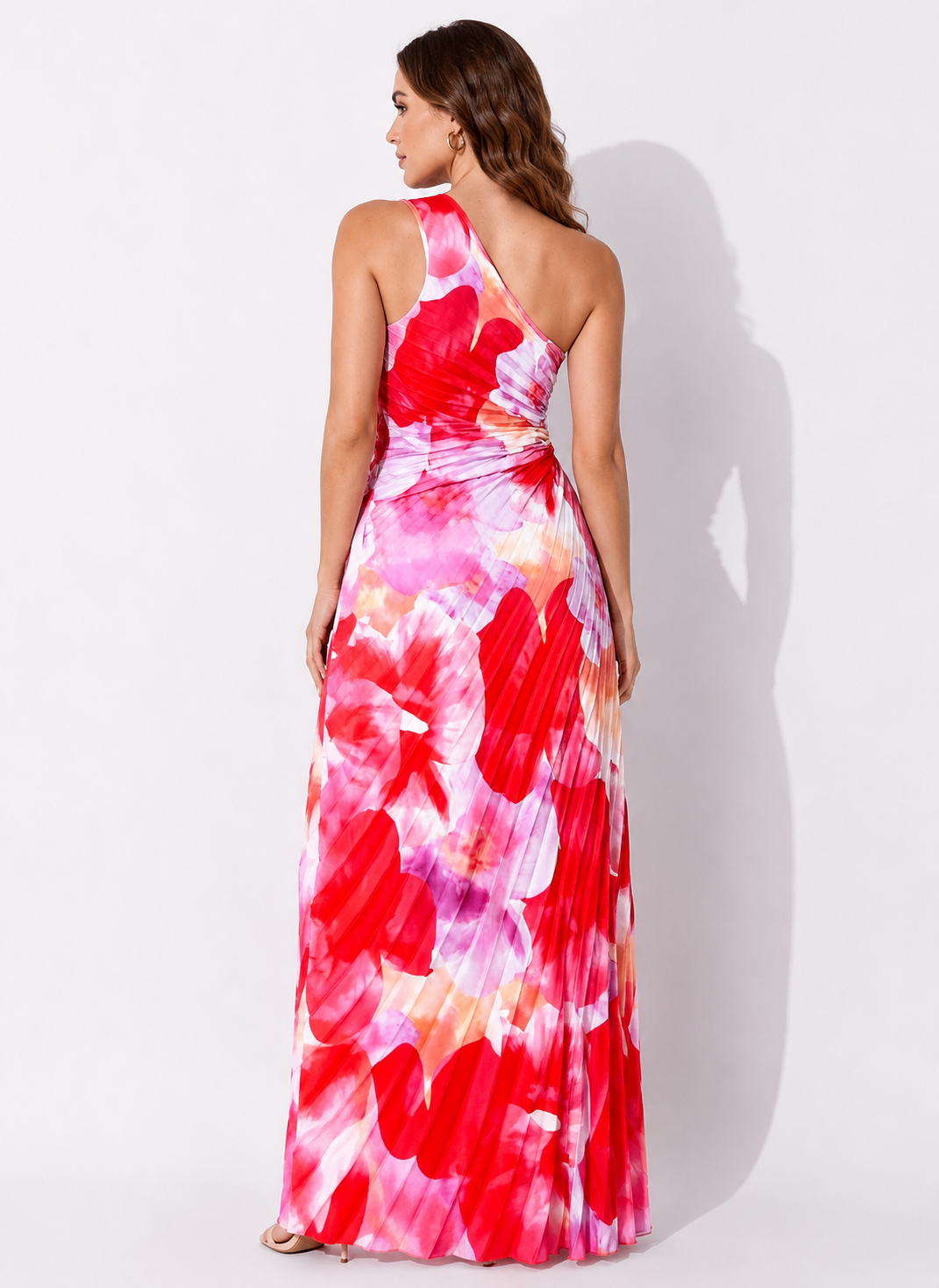 Damen Maxikleid in leuchtendem Rot, elegant und lang. Das perfekte Abendkleid für Hochzeiten und Galas.