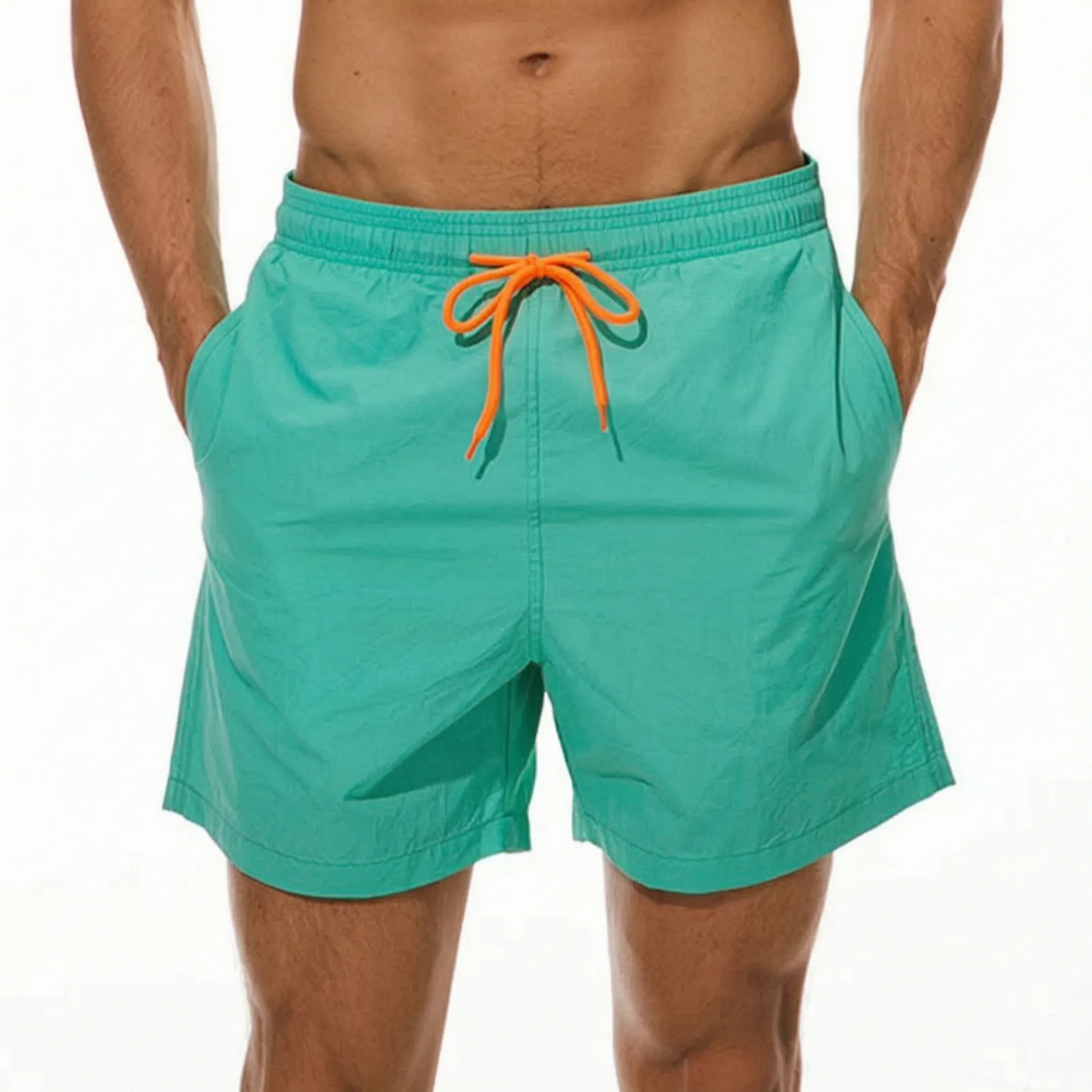 Sportliche Herren Badeshorts, schnelltrocknend, ideal für Schwimmen, Sport und Freizeit am Wasser.