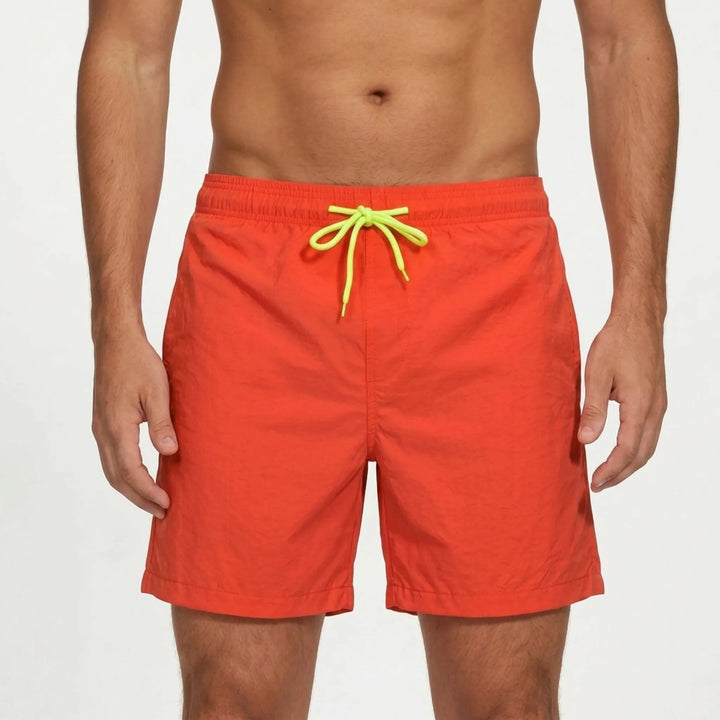 Atmungsaktive Herren Bademode: schnelltrocknende Badeshorts für maximalen Komfort im Urlaub.