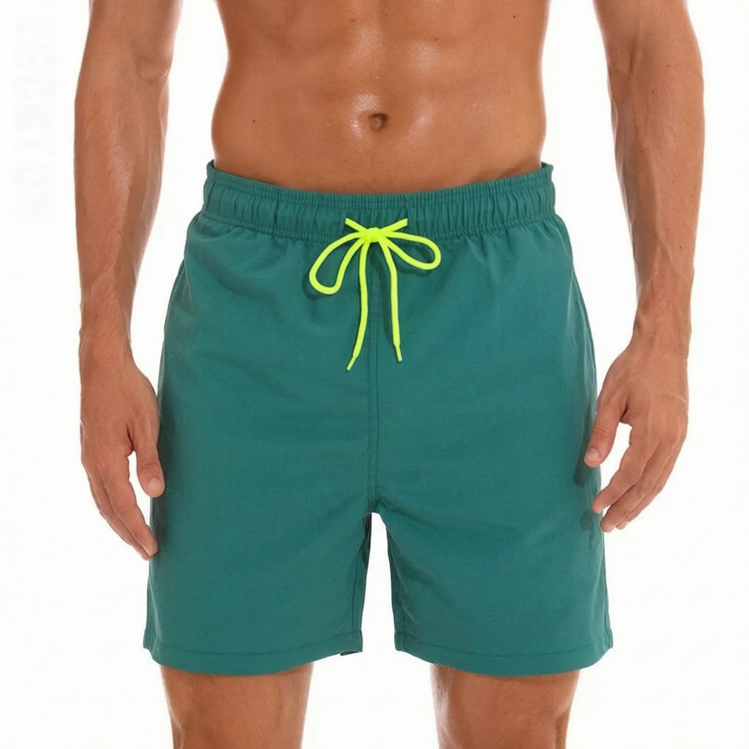 Funktionelle Herren Badeshorts als kurze Hose, schnelltrocknend und ideal für den aktiven Sommer.