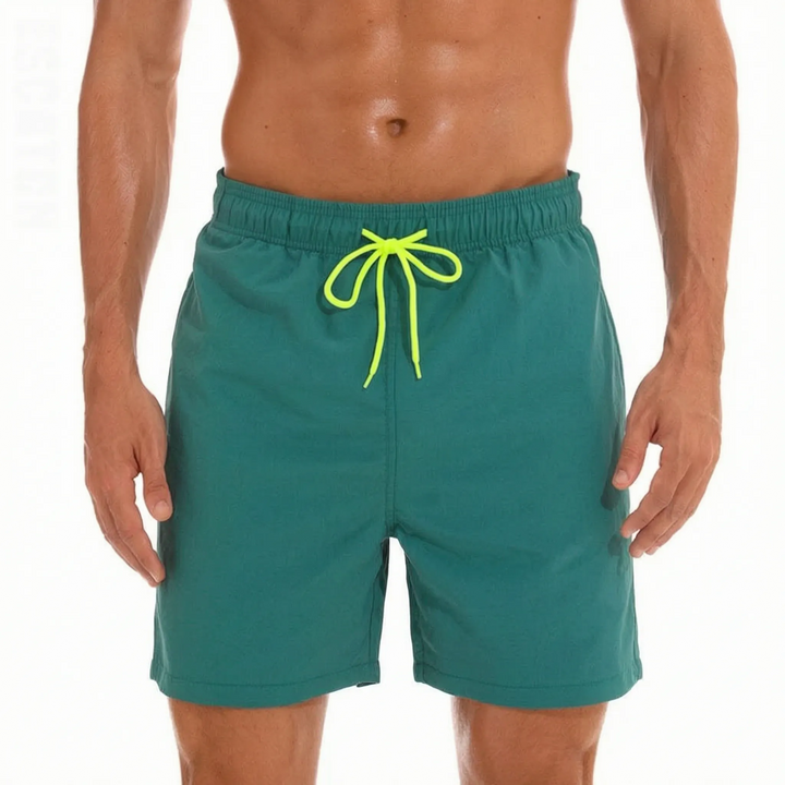Funktionelle Herren Badeshorts als kurze Hose, schnelltrocknend und ideal für den aktiven Sommer.