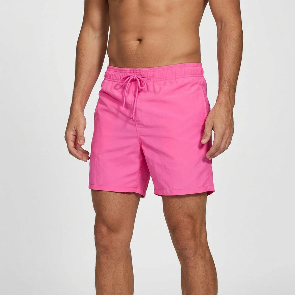 Stylische Herren Badeshorts, schnelltrocknend, perfekt für Pool, Strand und Freizeitaktivitäten.