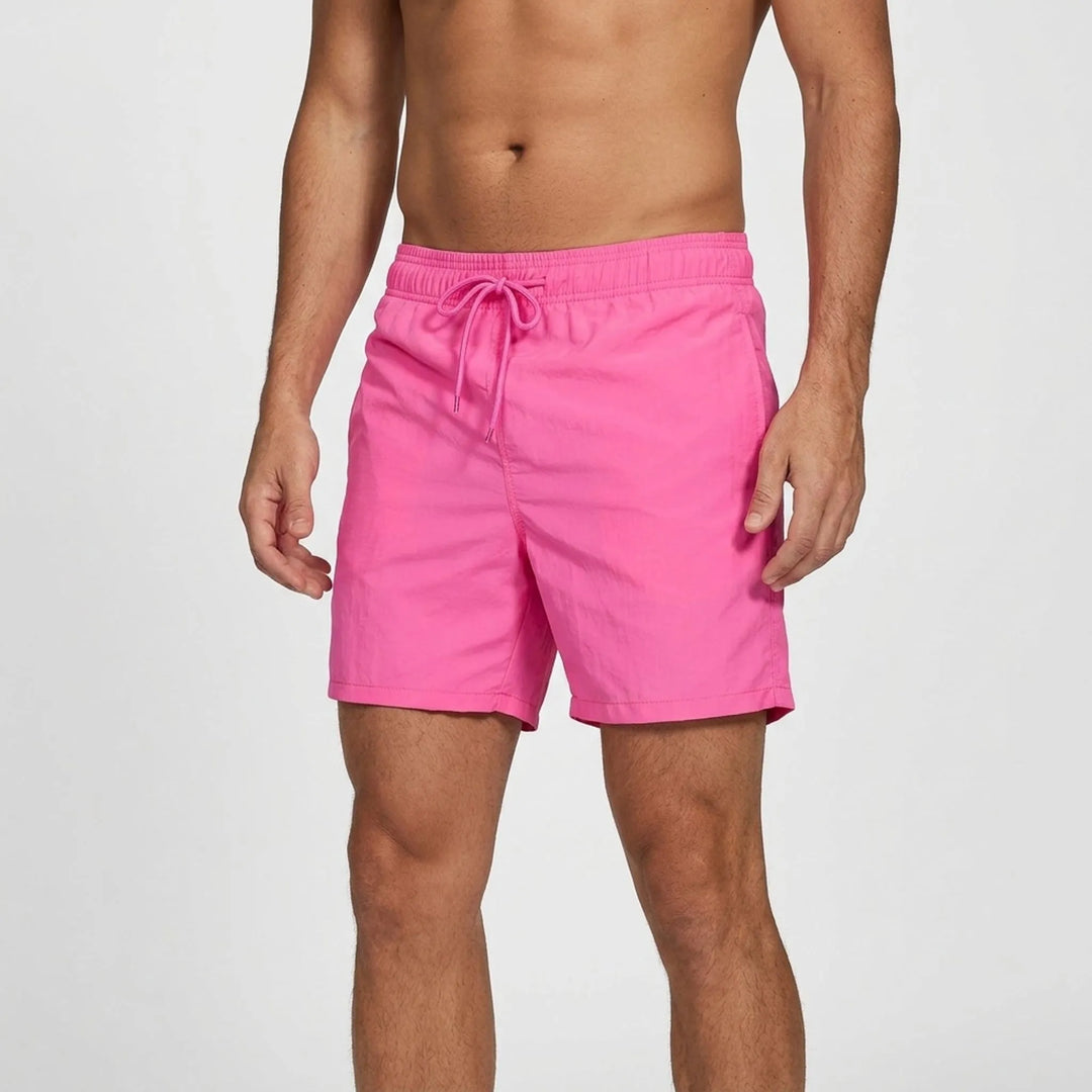Stylische Herren Badeshorts, schnelltrocknend, perfekt für Pool, Strand und Freizeitaktivitäten.