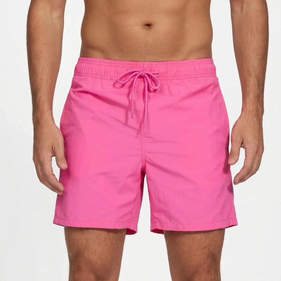 Robuste Herren Badeshorts als kurze Hose für Strand, Pool und entspannte Sommertage im Urlaub.