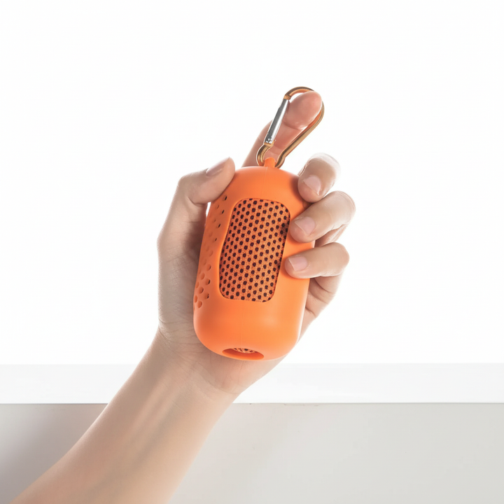 Gerolltes, kompaktes ActiveTowel; perfekt zum Mitnehmen in Sporttasche, Rucksack oder fürs Handgepäck.