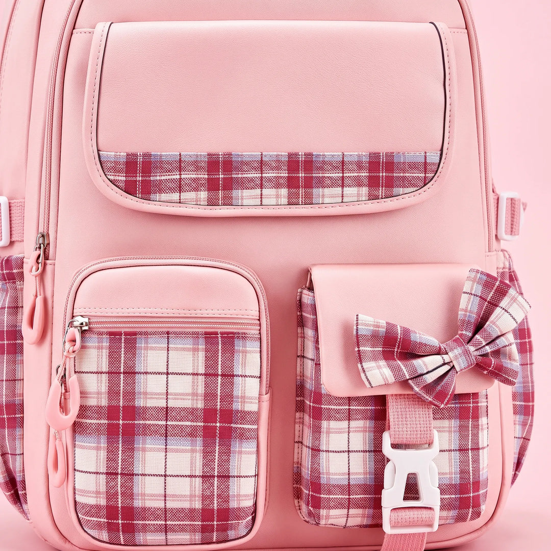Robuster Kinderrucksack für Grundschule, wasserabweisend, mit Karomuster, perfekt für den täglichen Schulweg.