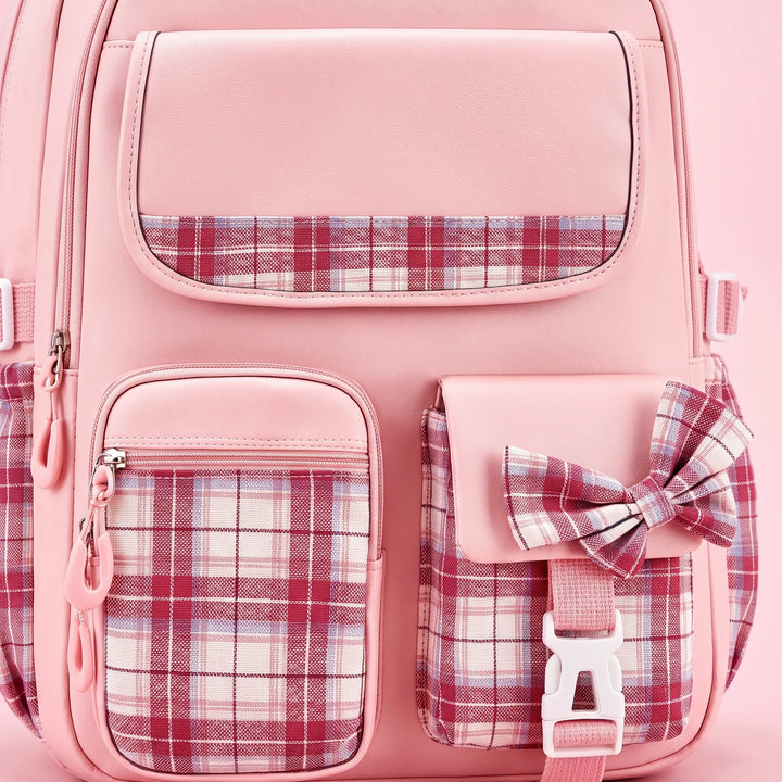 Robuster Kinderrucksack für Grundschule, wasserabweisend, mit Karomuster, perfekt für den täglichen Schulweg.