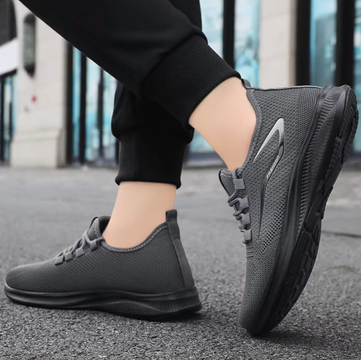 Sportliche orthopädische Herren Slip-On Walkingschuhe mit Fußgewölbestütze für Gehkomfort.