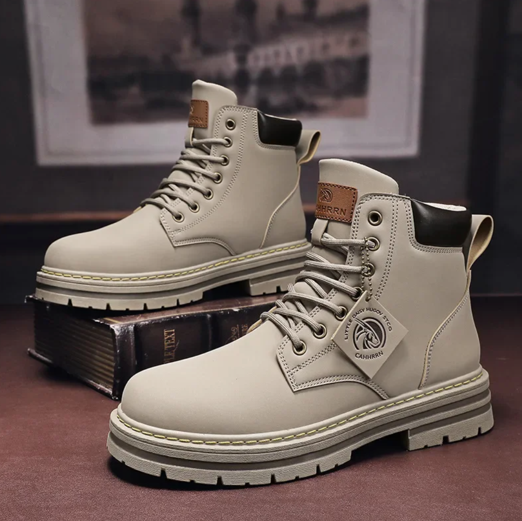 Orthopädische Herren Wanderschuhe in Braun, hoher Halt für Outdoor & Alltag. Komfortable Stiefel mit Stabilität.