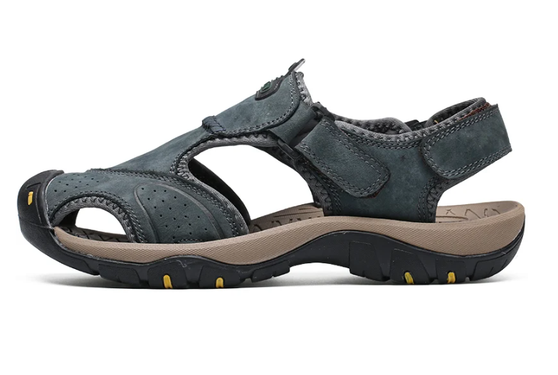 Robuste Herren Strandsandalen, rutschfest und leicht, perfekt für Wasseraktivitäten.