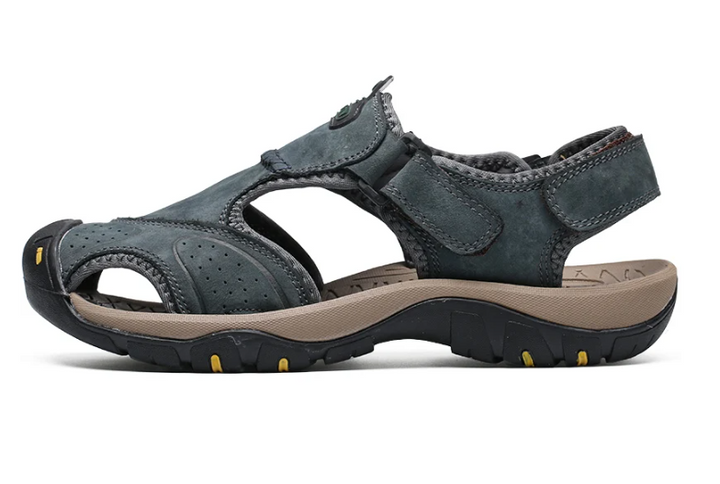 Robuste Herren Strandsandalen, rutschfest und leicht, perfekt für Wasseraktivitäten.