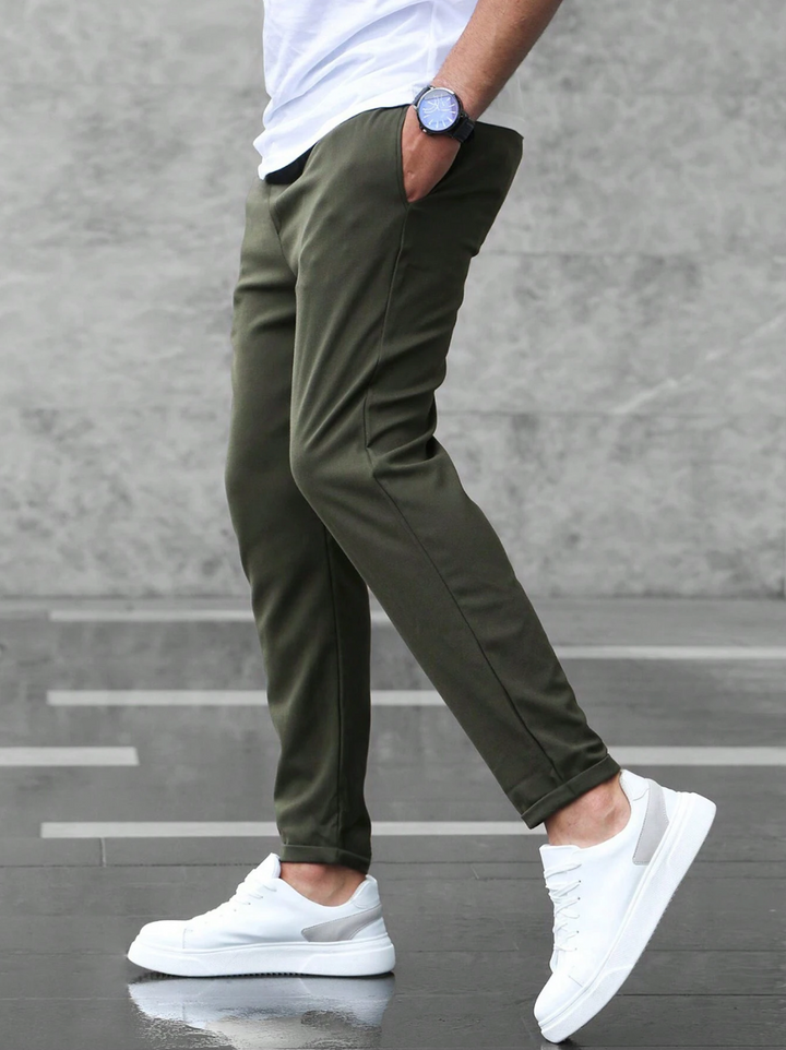 Vielseitige Herren Businesshose, Stretch & bequem, perfekt für Arbeit, Alltag & Meetings.