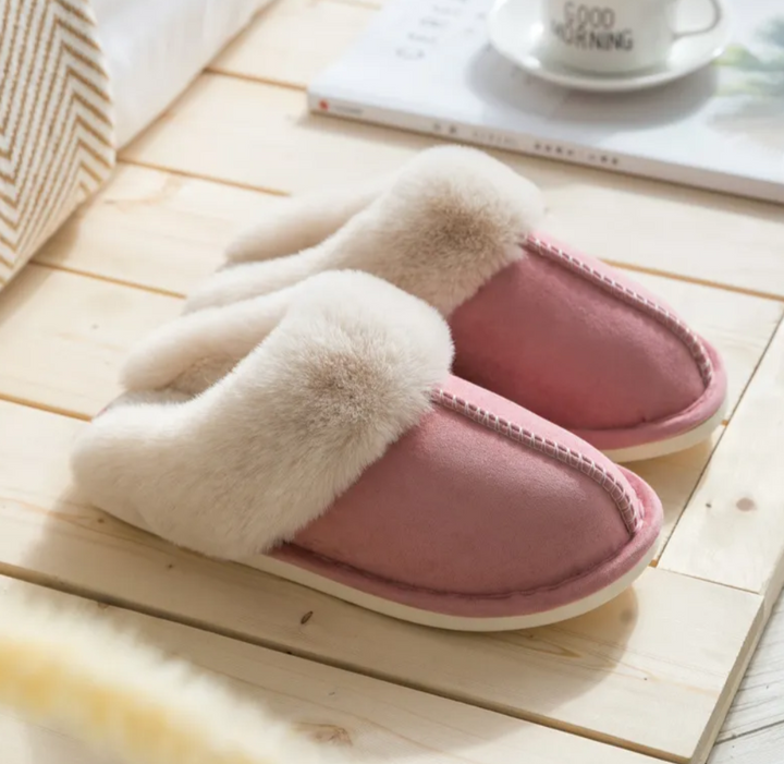 Geschenkidee: Luxuriöse, warme Damen-Hausschuhe. Weiche, rutschfeste Frauen-Pantoffeln für gemütliche Stunden.