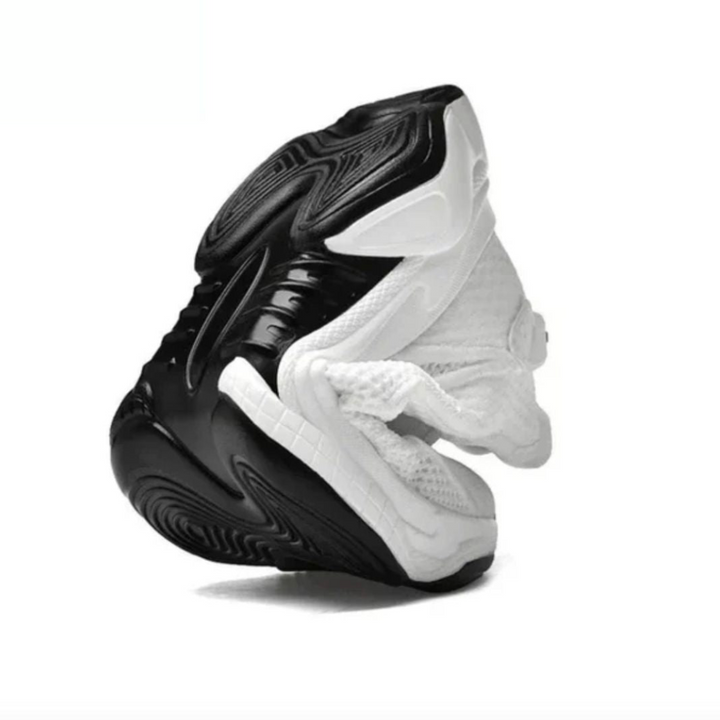 Bequeme Herren Freizeitschuhe in Schwarz-Grau, mit diskreter Höhensohle für extra Größe und Komfort.