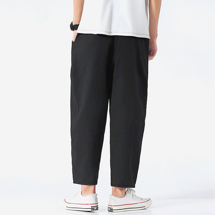 Stylische Herren Cropped Hose, Relaxed Fit. Perfekte Sommerhose für Herrenmode.