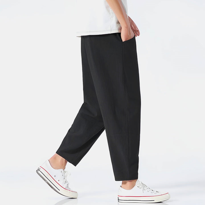 Atmungsaktive Herren Cropped Hose. Komfortable Freizeithose im modernen Streetwear-Design.
