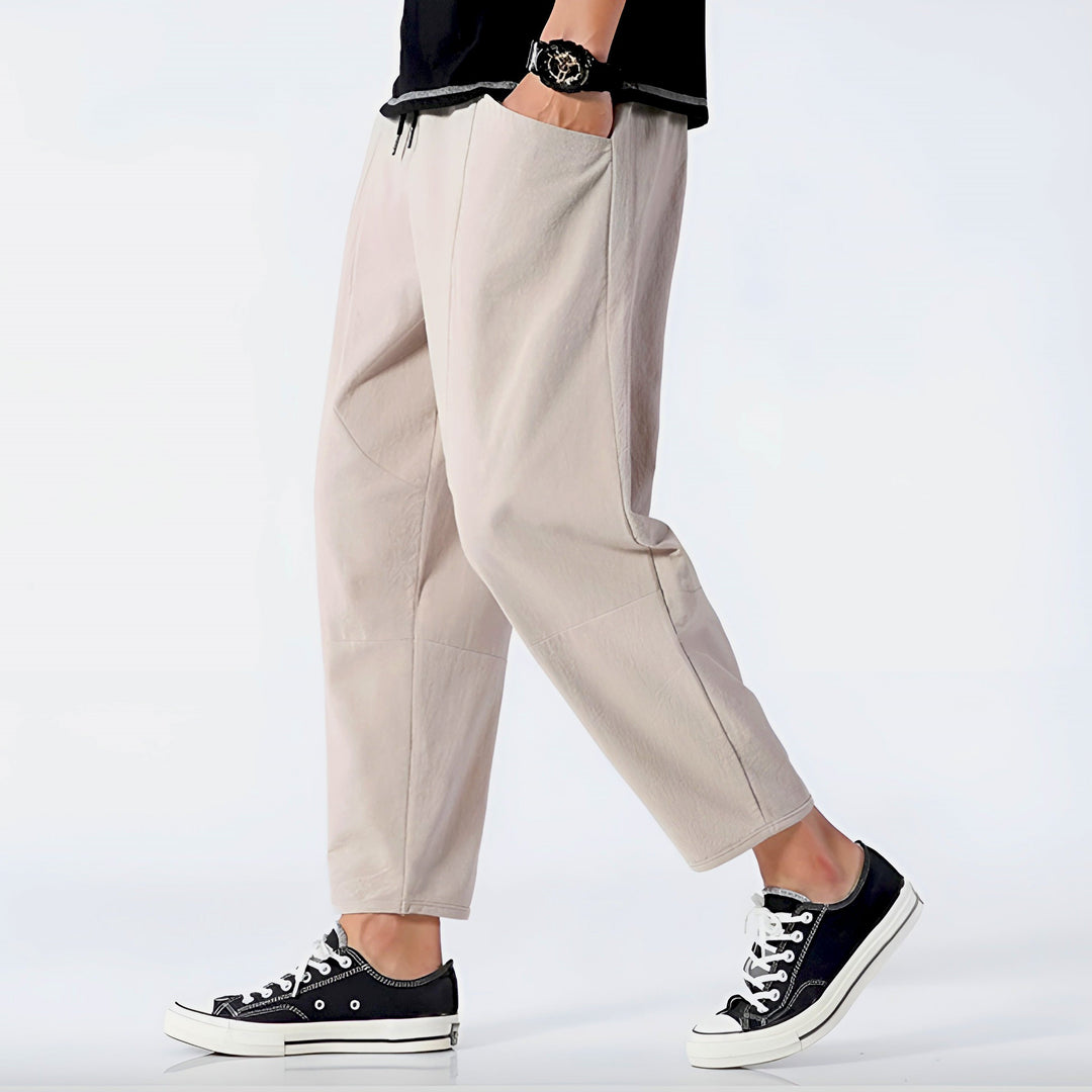 Streetwear Herren Cropped Hose. Casual Freizeithose mit elastischem Bund für Komfort.