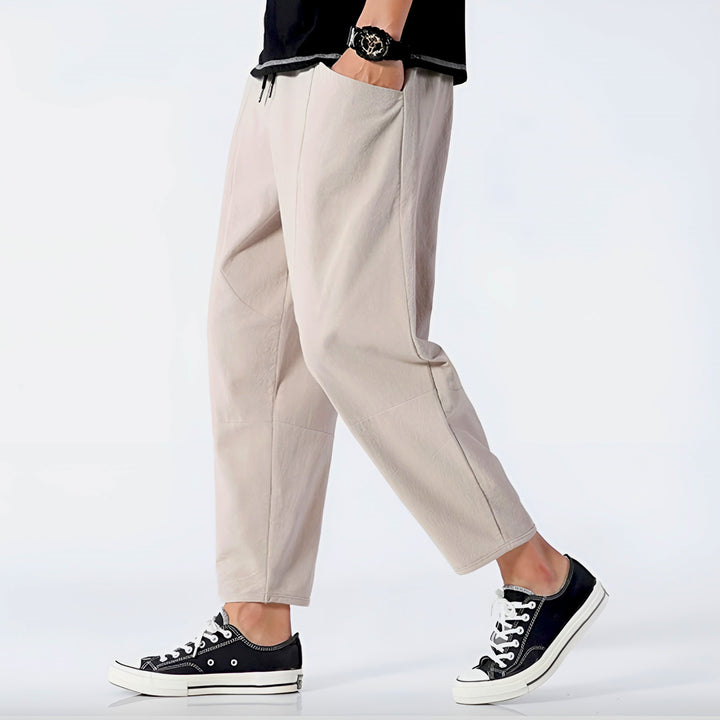 Streetwear Herren Cropped Hose. Casual Freizeithose mit elastischem Bund für Komfort.