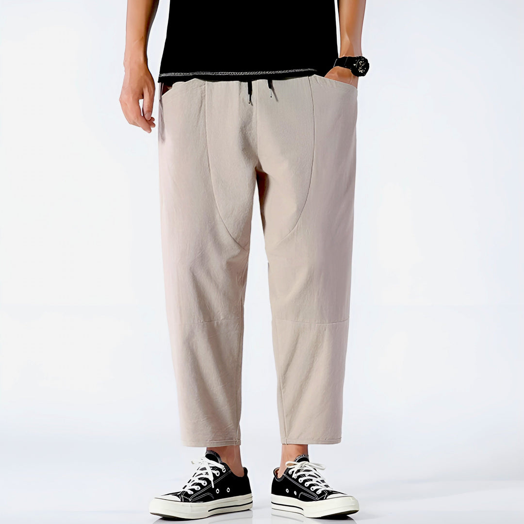Bequeme Herren Cropped Hose mit Kordelzug. Ideal als Sommerhose für den entspannten Look.