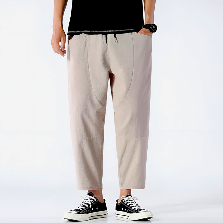Bequeme Herren Cropped Hose mit Kordelzug. Ideal als Sommerhose für den entspannten Look.